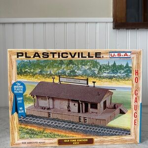 Vintage PLASTICVILLE Old Time Station Model Kit Train Building 2910 New HO Scale